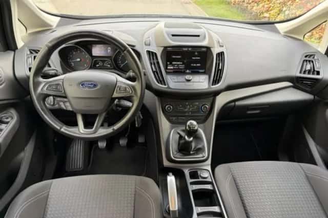 Ford Grand (2016) thumbnail 3