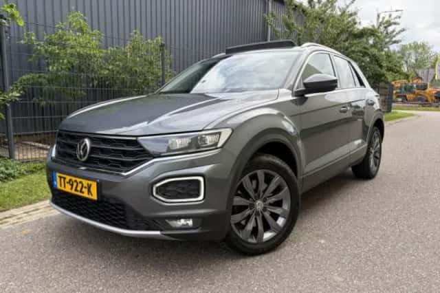 Volkswagen T-Roc (2018) thumbnail 1