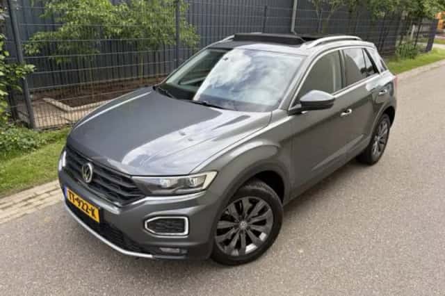 Volkswagen T-Roc (2018) thumbnail 2