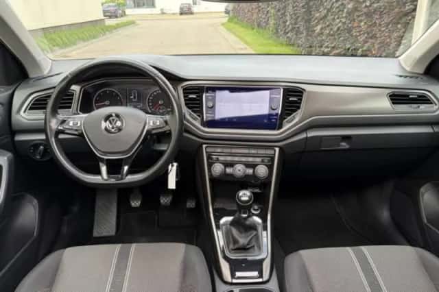Volkswagen T-Roc (2018) thumbnail 3