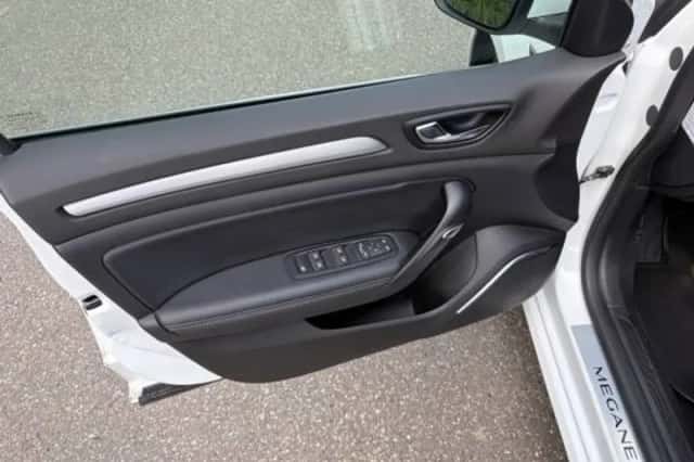 Renault Mégane (2017) thumbnail 6