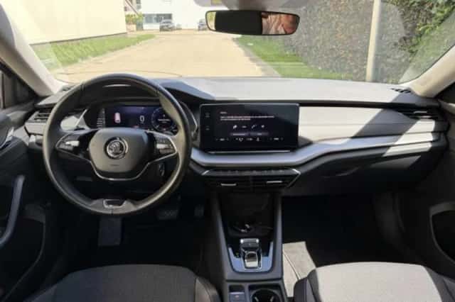 Škoda Octavia (2023) thumbnail 3