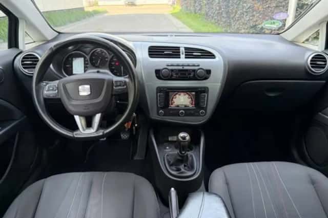 SEAT Leon (2011) thumbnail 3