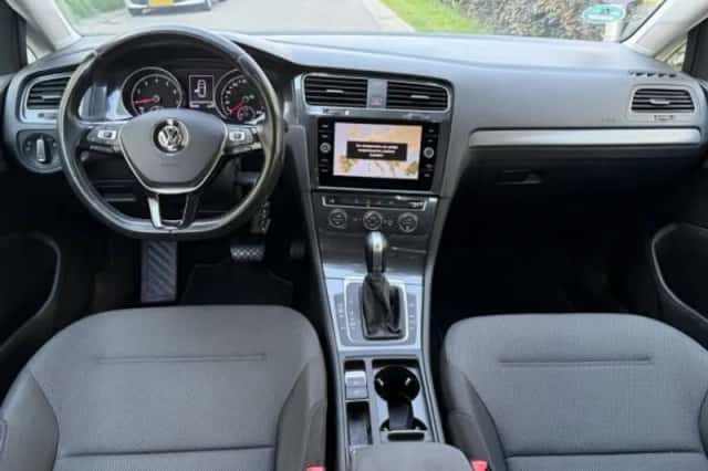 Volkswagen Golf (2017) thumbnail 3