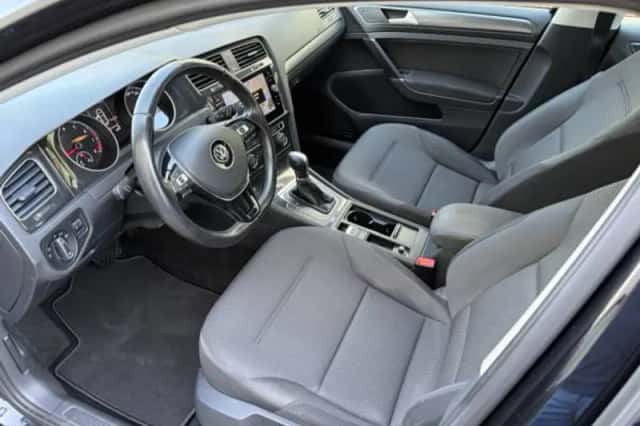 Volkswagen Golf (2017) thumbnail 5