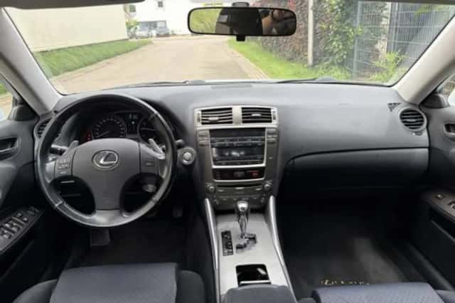 Lexus IS (2006) thumbnail 3