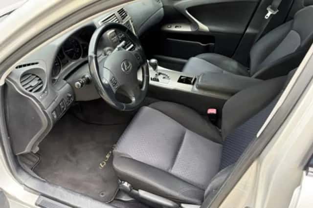 Lexus IS (2006) thumbnail 5