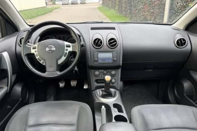 Nissan Qashqai (2011) thumbnail 3