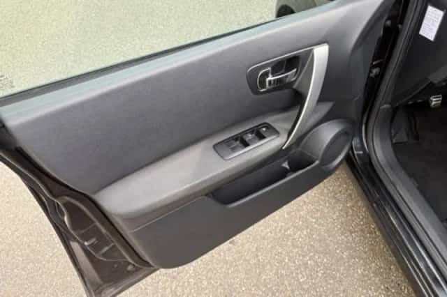 Nissan Qashqai (2011) thumbnail 6