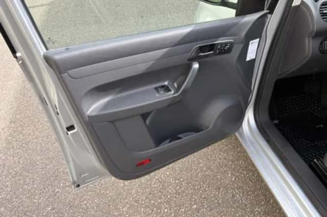Volkswagen Caddy (2012) thumbnail 4