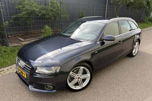 Audi A4 (2011) thumbnail 2