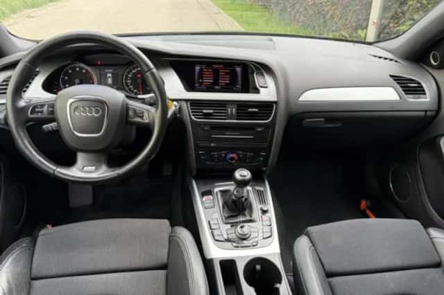Audi A4 (2011) thumbnail 3