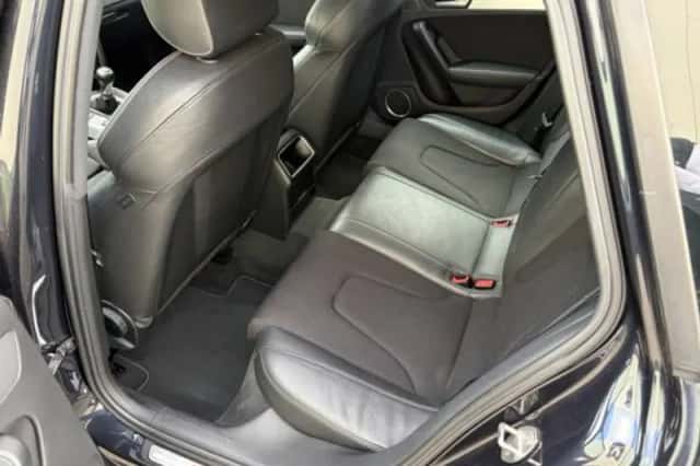 Audi A4 (2011) thumbnail 4