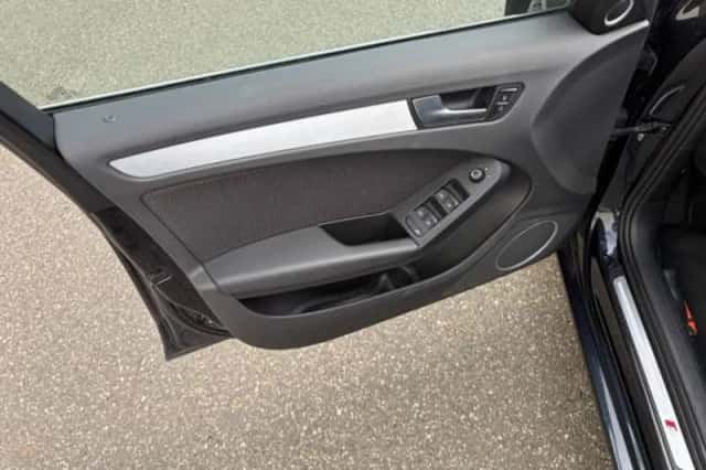 Audi A4 (2011) thumbnail 6