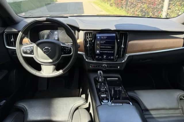 Volvo S90 (2018) thumbnail 3