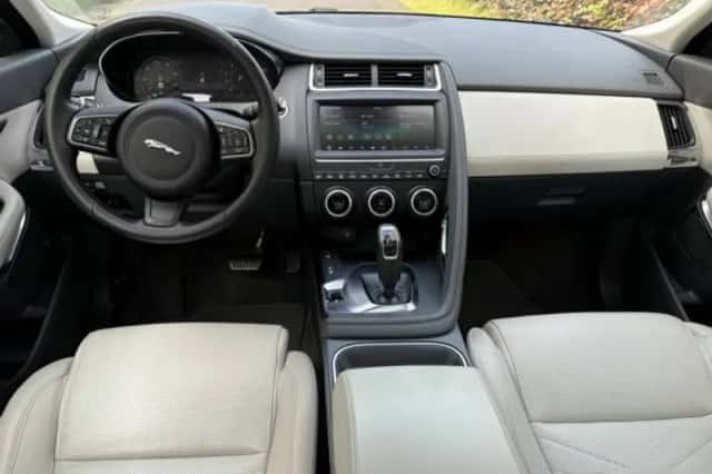 Jaguar E-Pace (2019) thumbnail 3