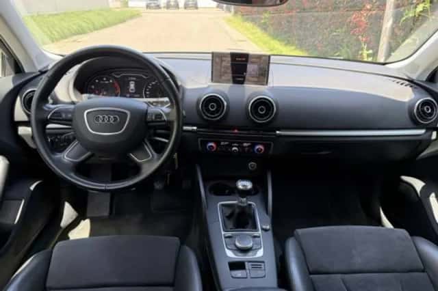 Audi A3 (2013) thumbnail 3
