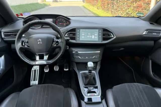 Peugeot 308 (2015) thumbnail 3