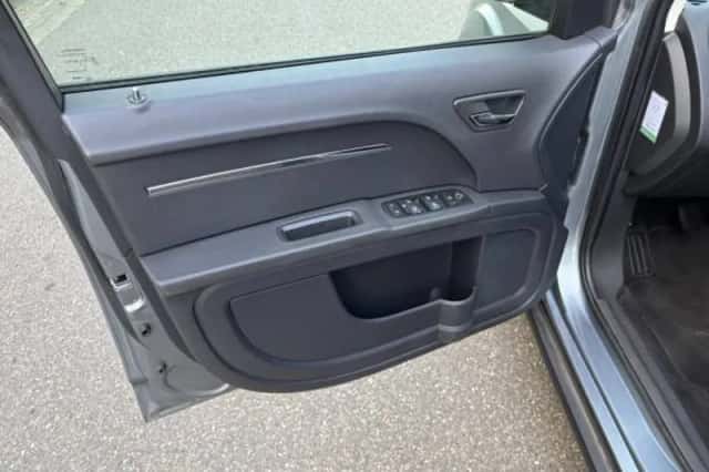 Dodge Journey (2011) thumbnail 6