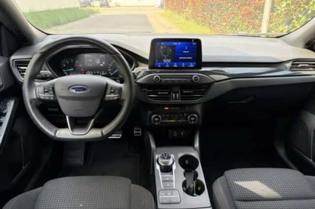 Ford Focus (2019) thumbnail 3