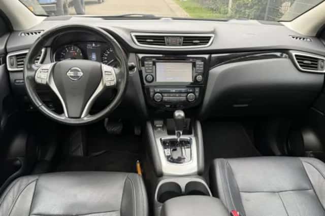 Nissan Qashqai (2015) thumbnail 3