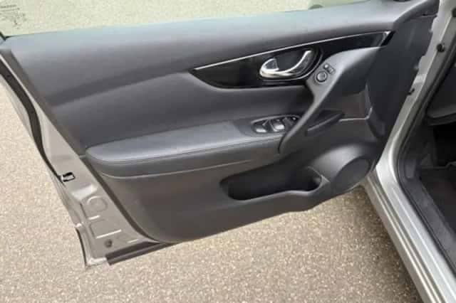Nissan Qashqai (2015) thumbnail 6
