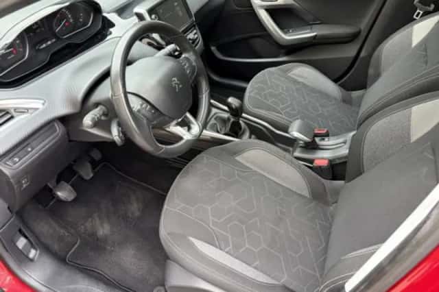 Peugeot 2008 (2017) thumbnail 5