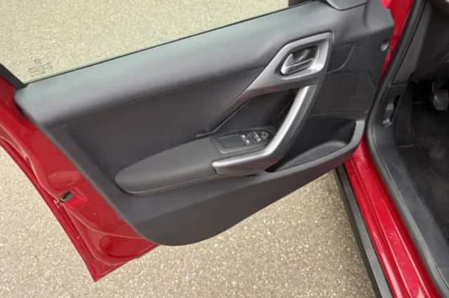 Peugeot 2008 (2017) thumbnail 6
