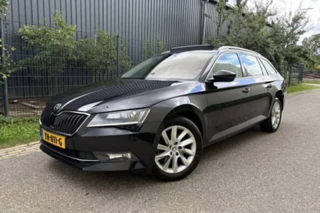 Škoda Superb (2018) thumbnail 1