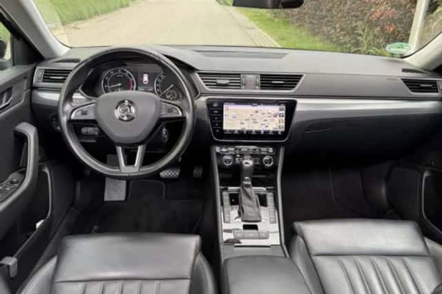 Škoda Superb (2018) thumbnail 3