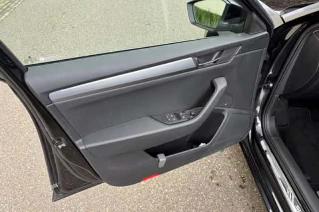Škoda Superb (2018) thumbnail 6