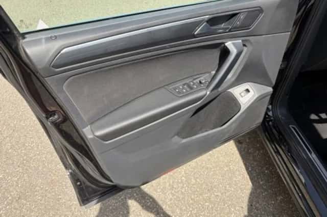 Volkswagen Tiguan (2017) thumbnail 6