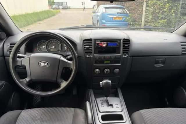 Kia Sorento (2009) thumbnail 3