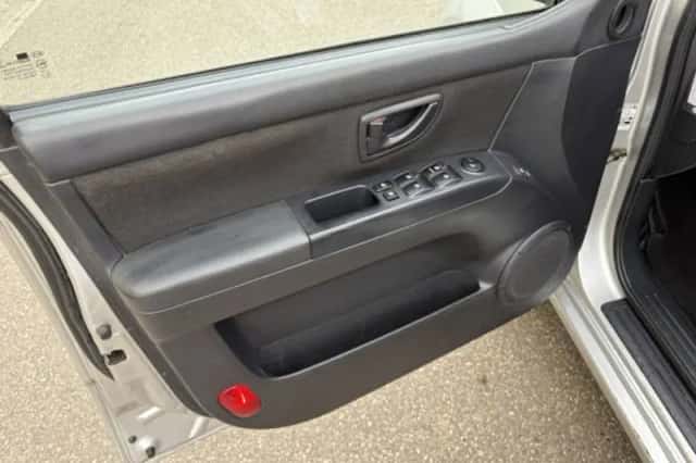 Kia Sorento (2009) thumbnail 6