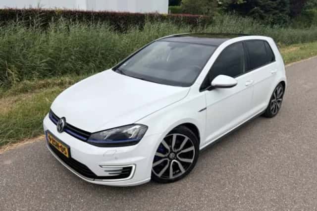 Volkswagen Golf (2015) thumbnail 2