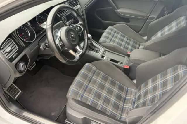 Volkswagen Golf (2015) thumbnail 5