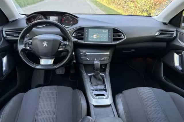 Peugeot 308 (2017) thumbnail 3