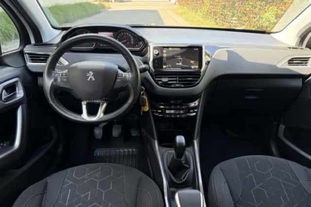 Peugeot 2008 (2016) thumbnail 3
