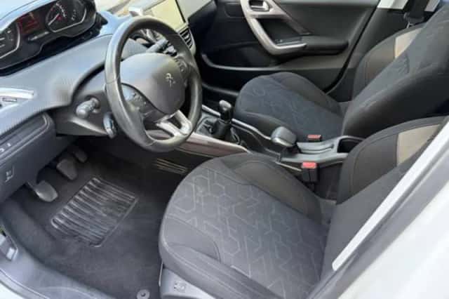 Peugeot 2008 (2016) thumbnail 5