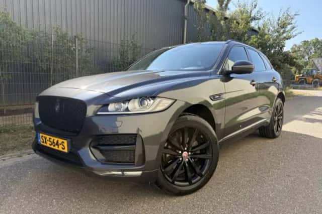 Jaguar F-Pace (2018) thumbnail 1