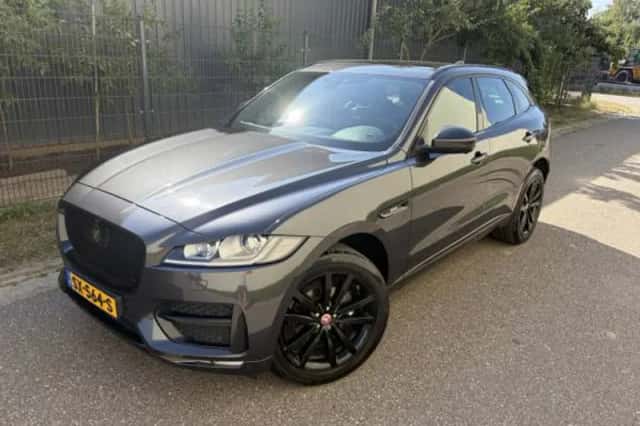 Jaguar F-Pace (2018) thumbnail 2