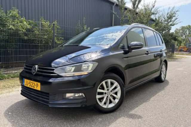 Volkswagen Touran (2016) thumbnail 1