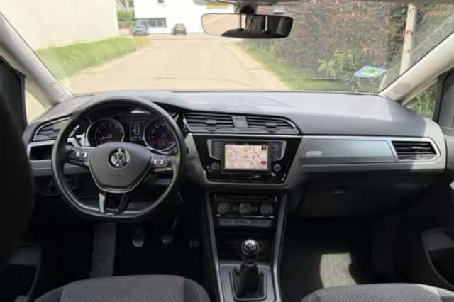 Volkswagen Touran (2016) thumbnail 3