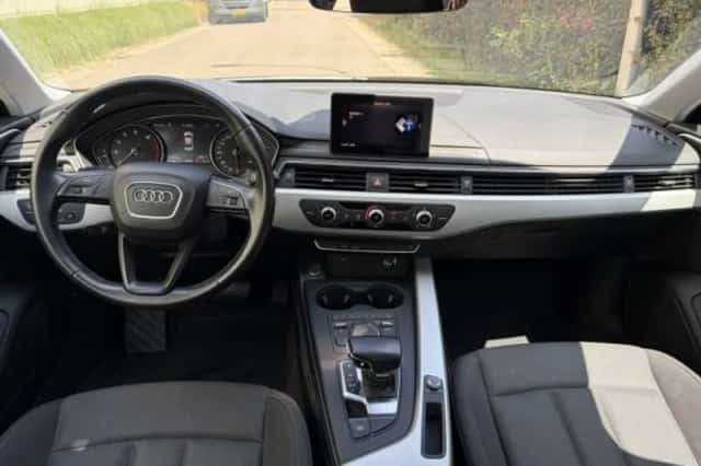 Audi A4 (2019) thumbnail 3