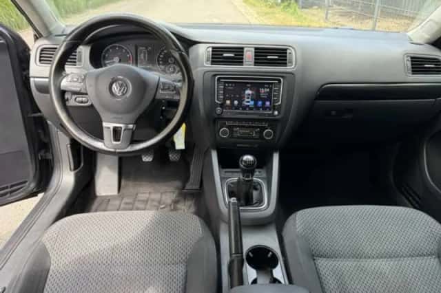 Volkswagen Jetta (2012) thumbnail 3