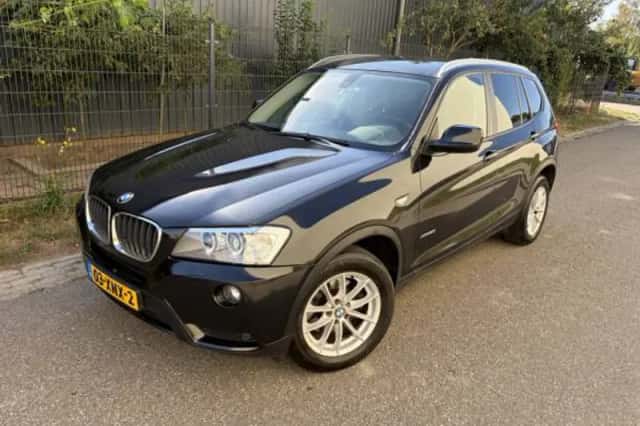 BMW X3 (2012) thumbnail 2