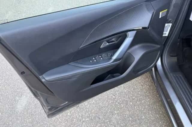 Peugeot 2008 (2020) thumbnail 6