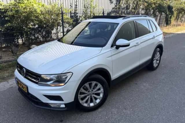 Volkswagen Tiguan (2017) thumbnail 2