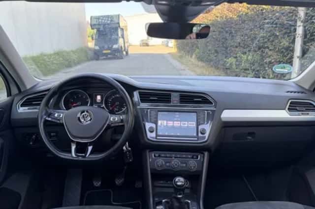 Volkswagen Tiguan (2017) thumbnail 3