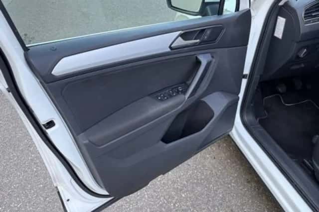 Volkswagen Tiguan (2017) thumbnail 6
